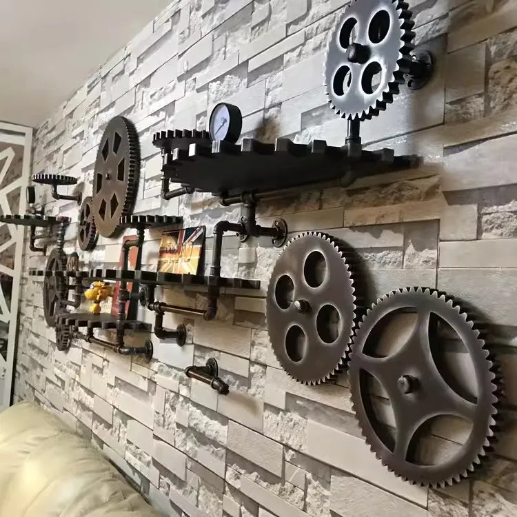 décoration industrielle étagères murales engrenages noires pièces métalliques bar