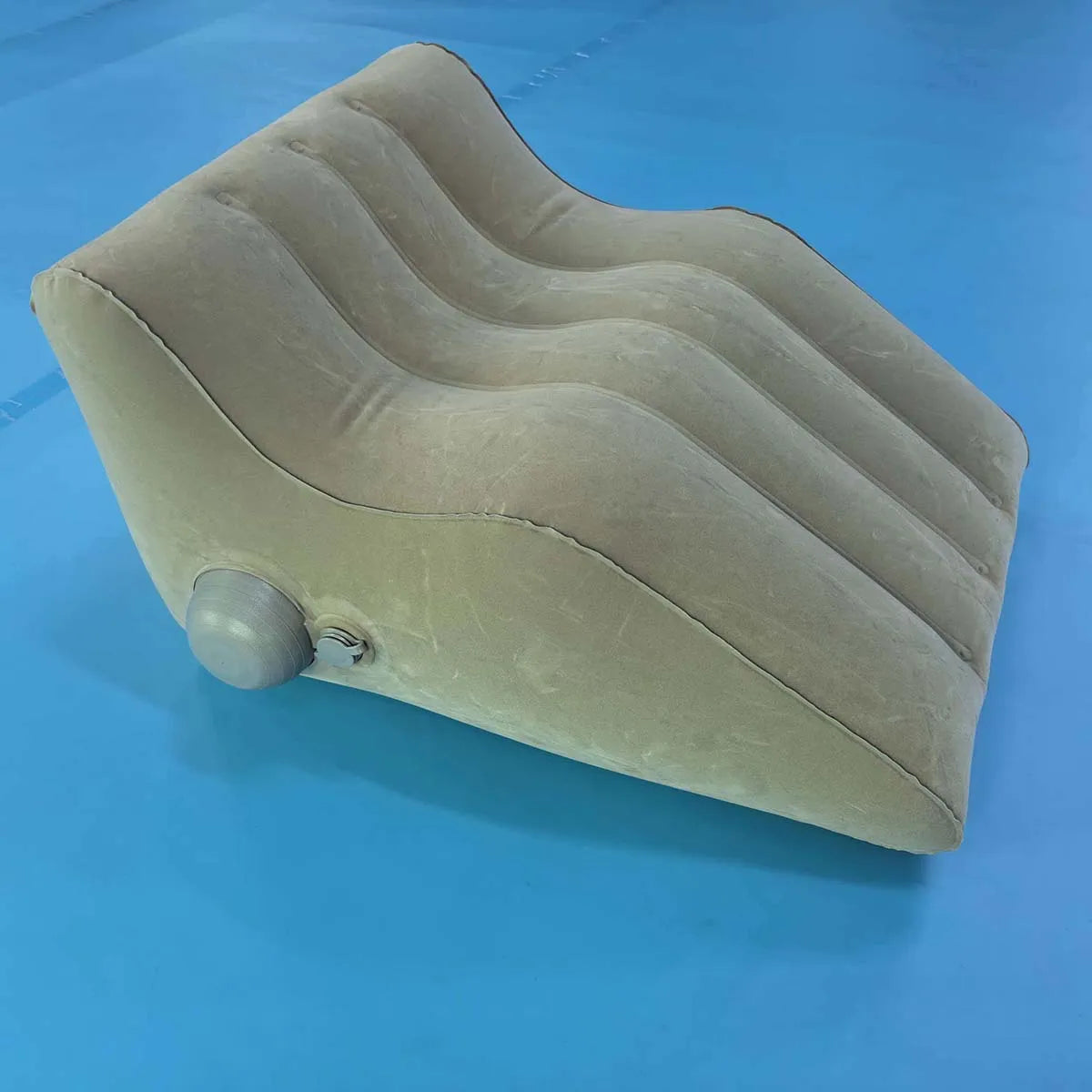 coussin gonflable ergonomique velouté beige antidérapant fibre polyester coton pompe air inclusion pvc assistance