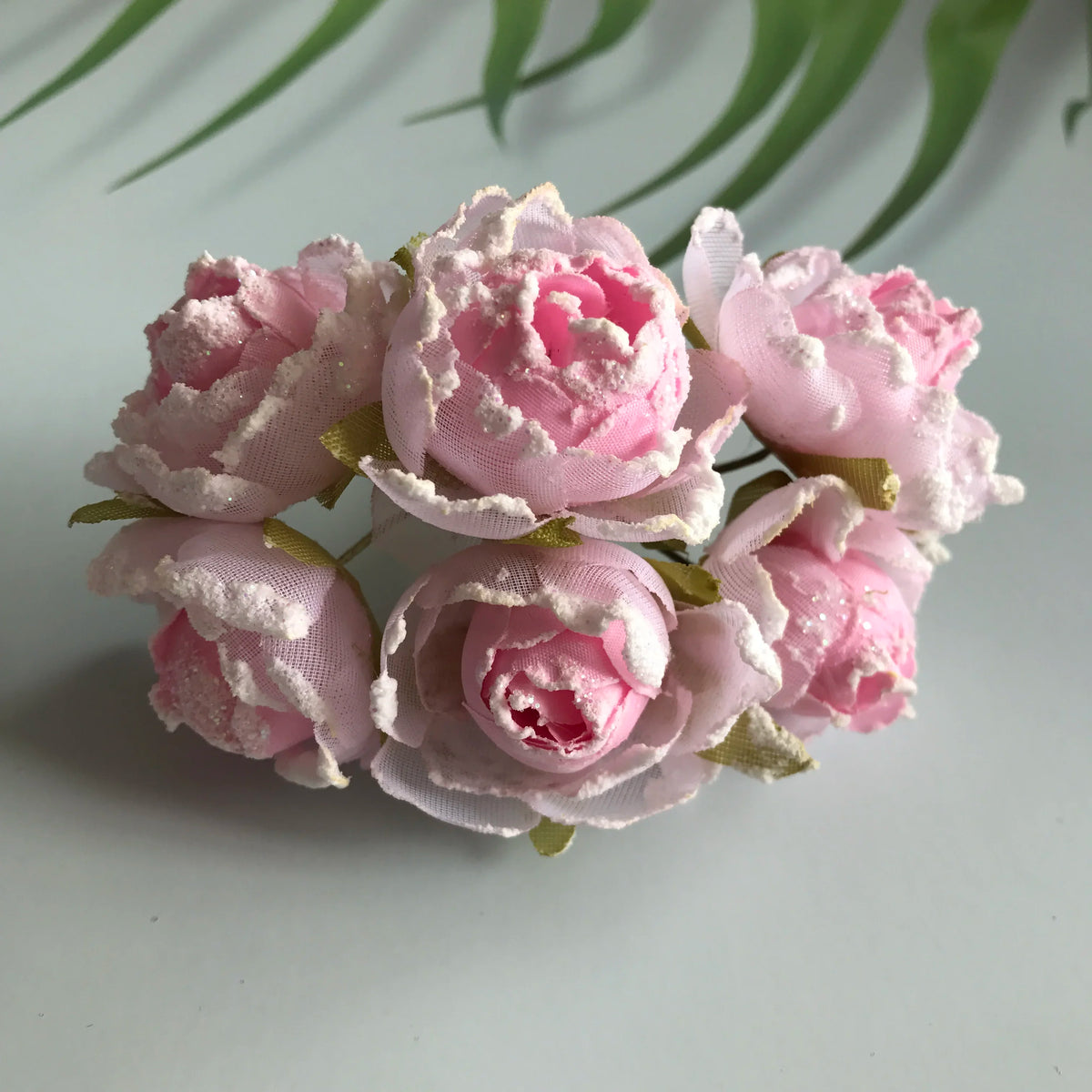 bouquet fleurs artificielles roses blanches bleues marrons rouges mariage anniversaire intérieur