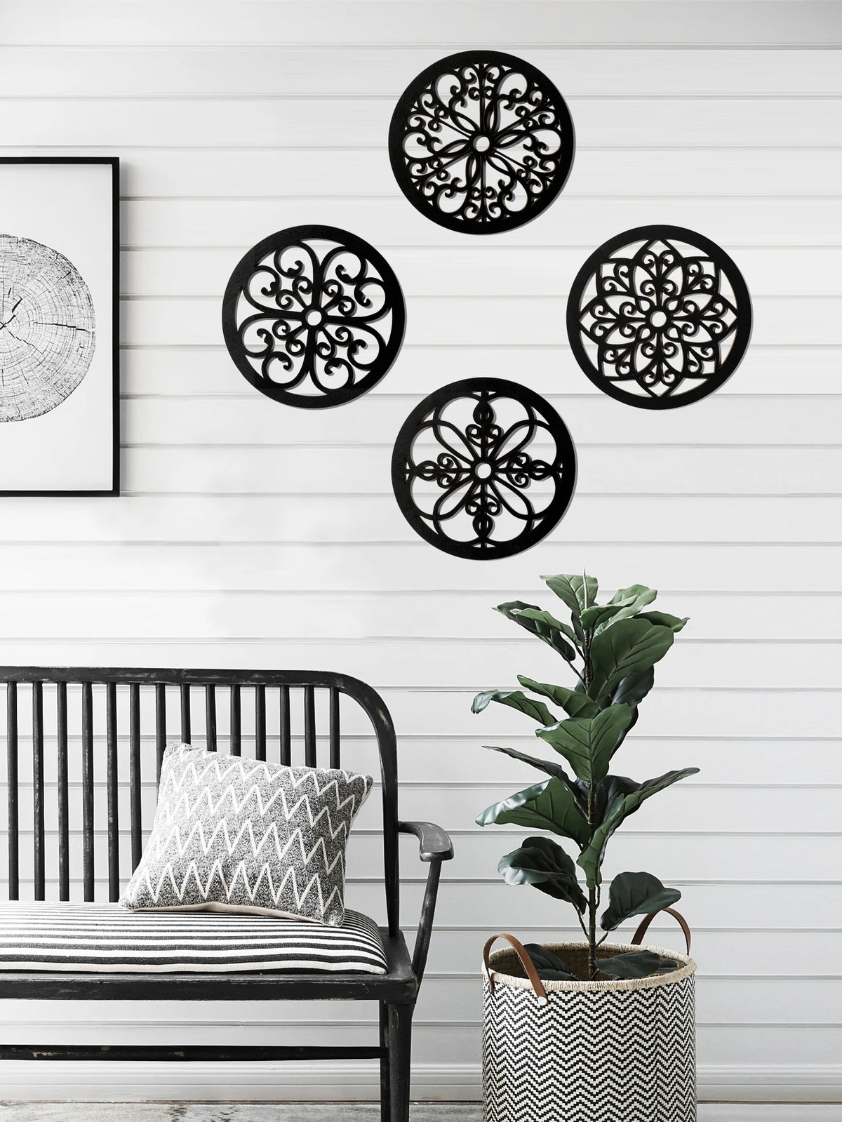 Détail du design évidé du décor mural en bois