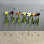 décoration intérieure bouquet fleurs artificielles tulipes violet orange jaune blanc marron réaliste