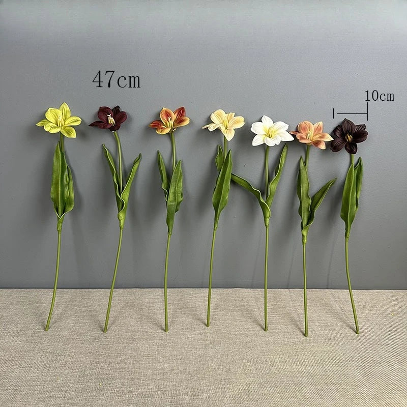 décoration intérieure bouquet fleurs artificielles tulipes violet orange jaune blanc marron réaliste