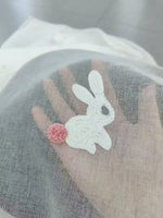 rideau enfant lapins blancs oreilles roses fond transparent polyester blanc rose pâle