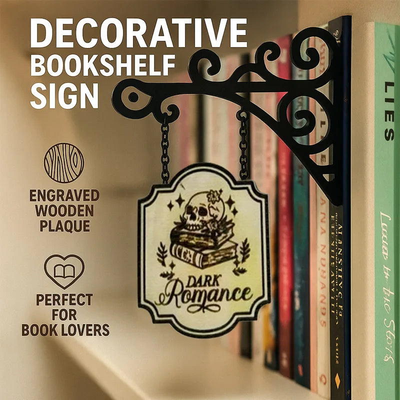décoration bibliothèque bois gravé motifs floraux signet suspendu chaîne fixation murale ornemental vintage