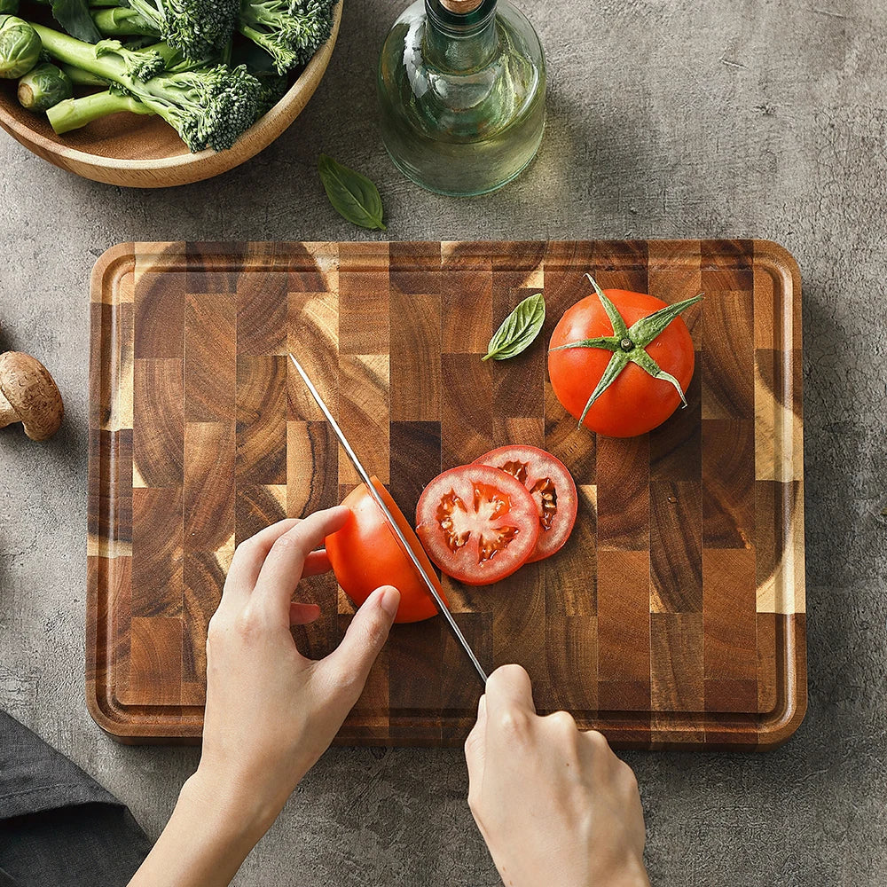 planches découper bois acacia couteaux légumes herbes rustique cuisine basaltique respectueux environnement