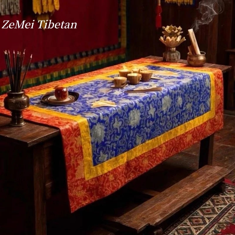serviette table brodée motifs floraux rouge bleu jaune traditionnel élégant dorure textile décoration table
