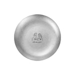 assiette ronde acier inoxydable argent antique texture métallique moderne logo gravé second cup