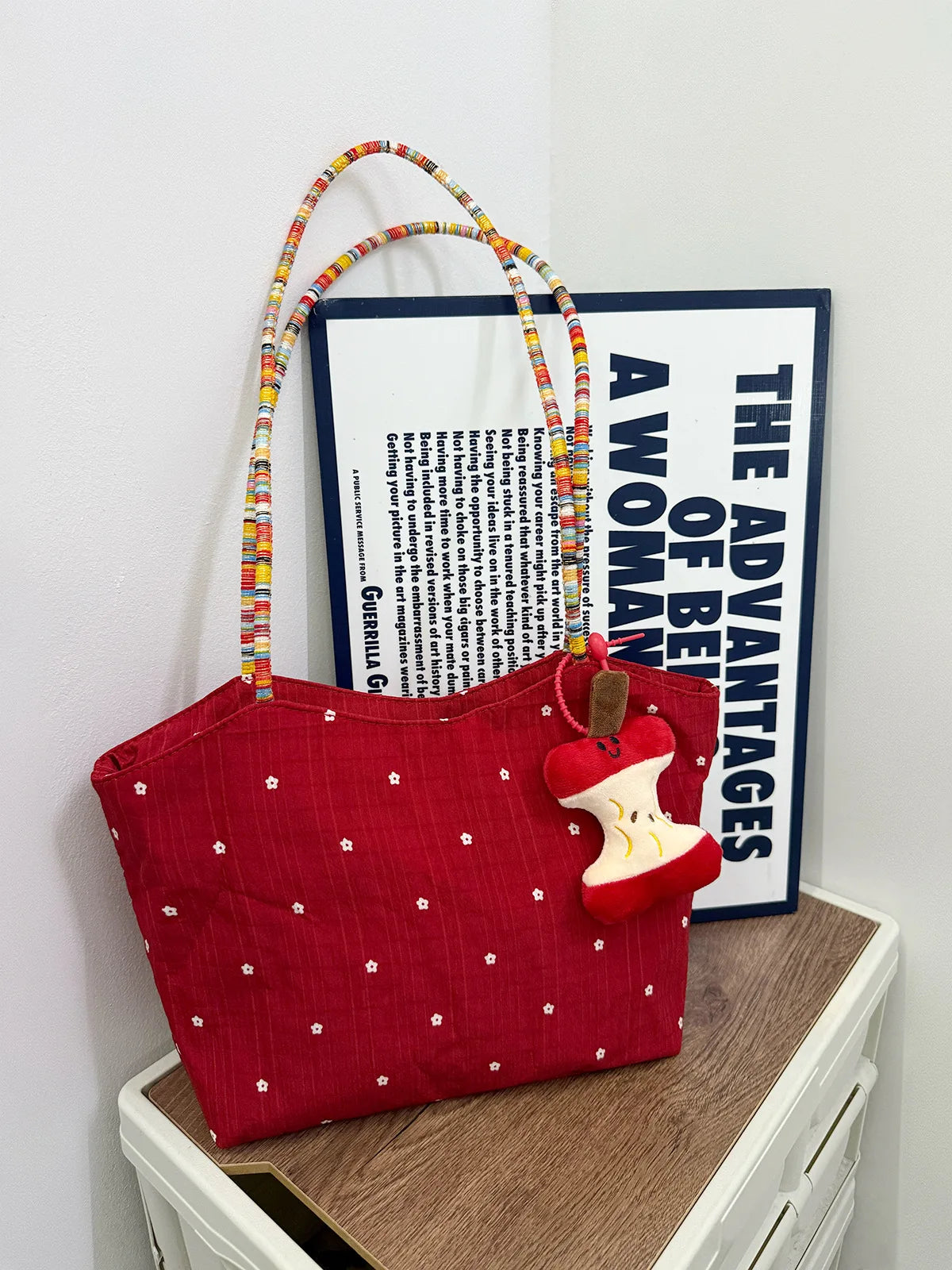sac bandoulière toile rouge fleur blanche femme doux casual pince linge floral opacité