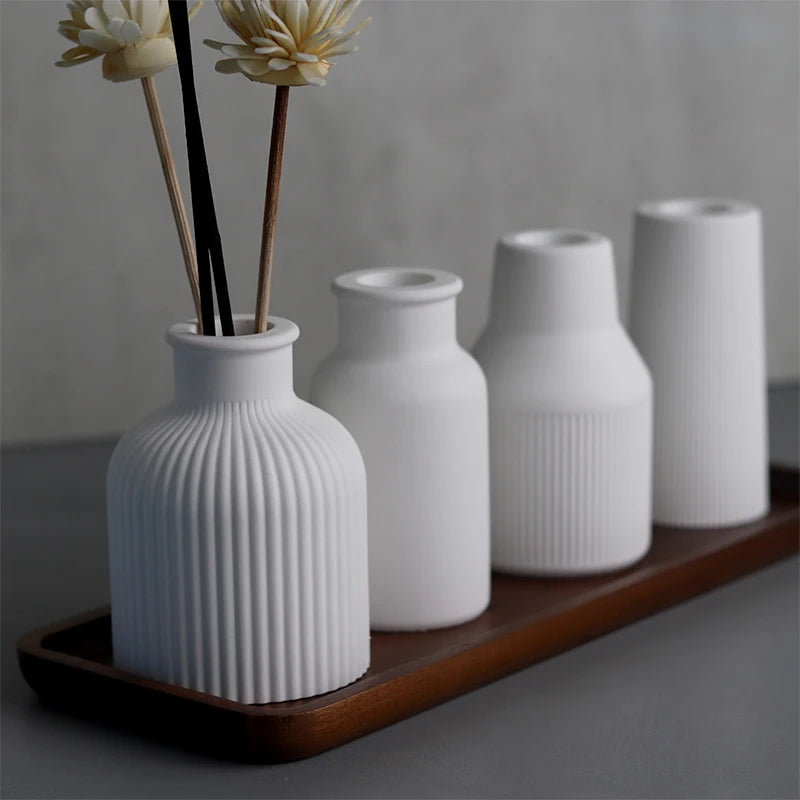 moulages silicone vases blanc bleu marine fleurs artificielles moderne minimalisteDecoration intérieure