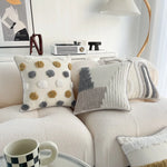 taies d'oreiller bohèmes géométriques texturées coussins décoratifs modernes pompons beige gris doré blanc