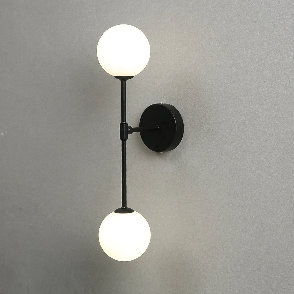 lampe murale moderne or noir sphères blanches finition métallique fixée mur