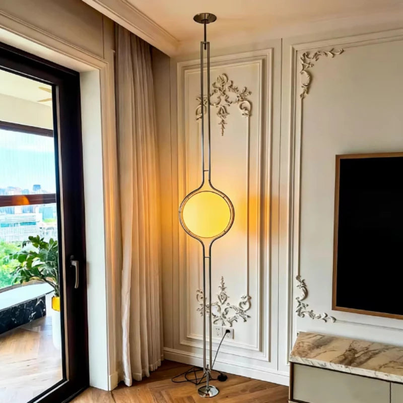 lampe sol moderne acrylique blanche dorée interrupteur rond translucide
