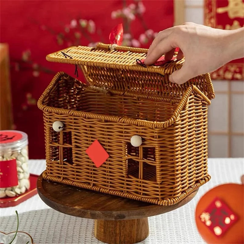 panier tressé forme maisonnette marron clair fenêtres ouvertes rustique anse transport éléments décor