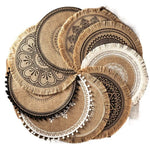 serviettes table boho chic beige noir motifs géométriques franges tissu lin opaques rondes