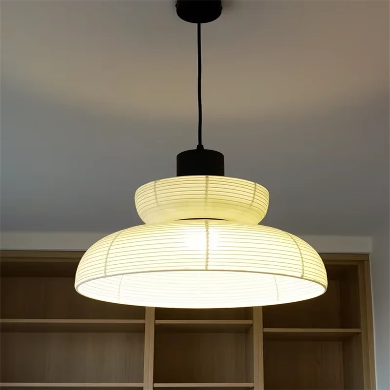 Suspension lumineuse moderne tissu rayures horizontales blanc beige noir