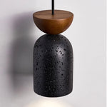 Lampe allumée avec lumière blanche chaude dans un intérieur