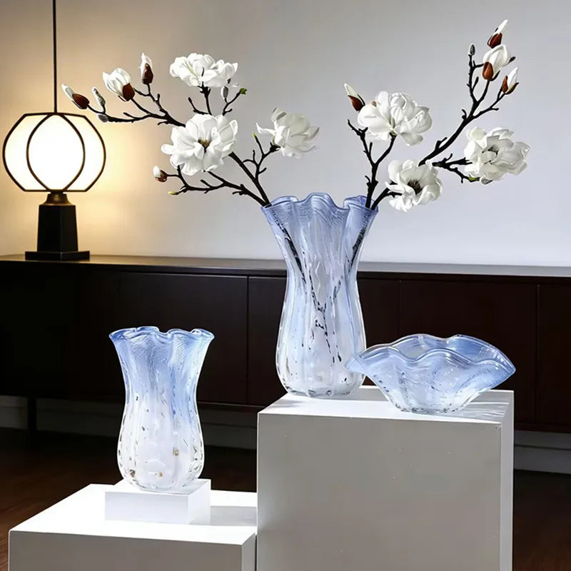 vases modernes bleu clair texture marbrée effet verre soufflé décoration intérieure plateau fruits vase