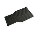 tapis sol scooter électrique noir gris antidérapant texture chevron lignes relief sécurité conducteur
