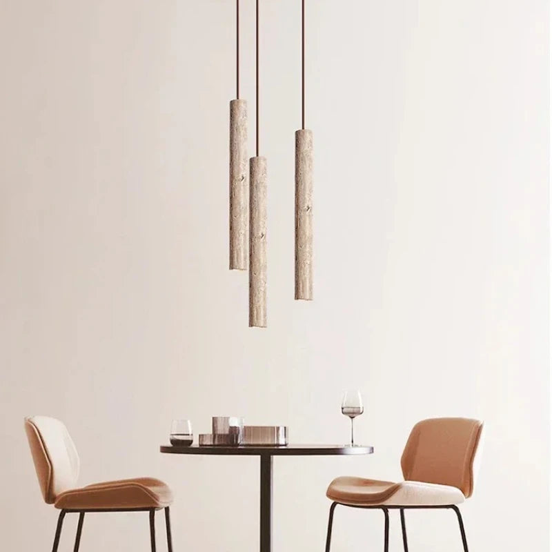 Suspension lumineuse moderne pierre marbrée beige clair foncé texture naturelle minimaliste pendentif cordon