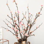 décoration intérieure bouquet fleurs prunier artificielles rose blanches vase transparent minimaliste asian