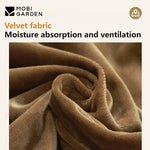 Couvre-lit gonflable marron dans une chambre décorée avec des coussins beiges