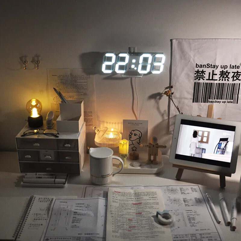Horloge digitale sur table avec design nordique épuré