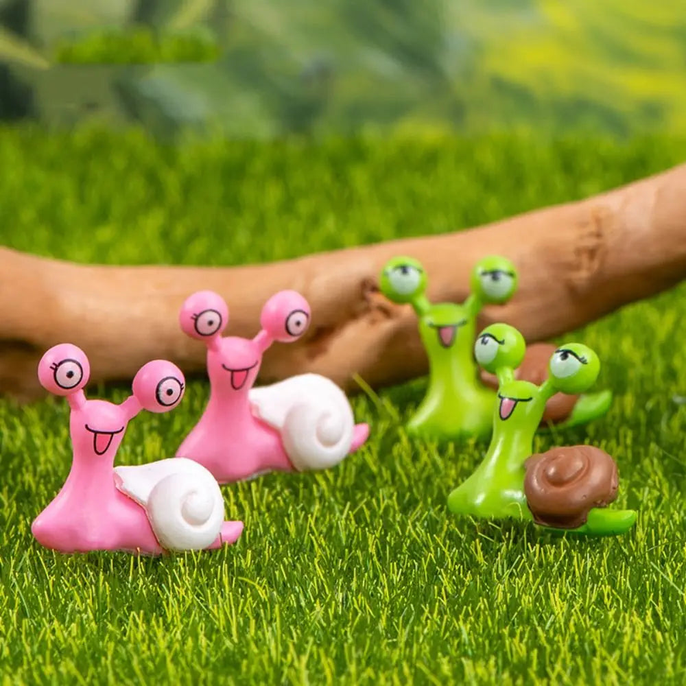 ornements maison escargots stylisés rose vert cartoon enfantins figurines miniatures humoristiques