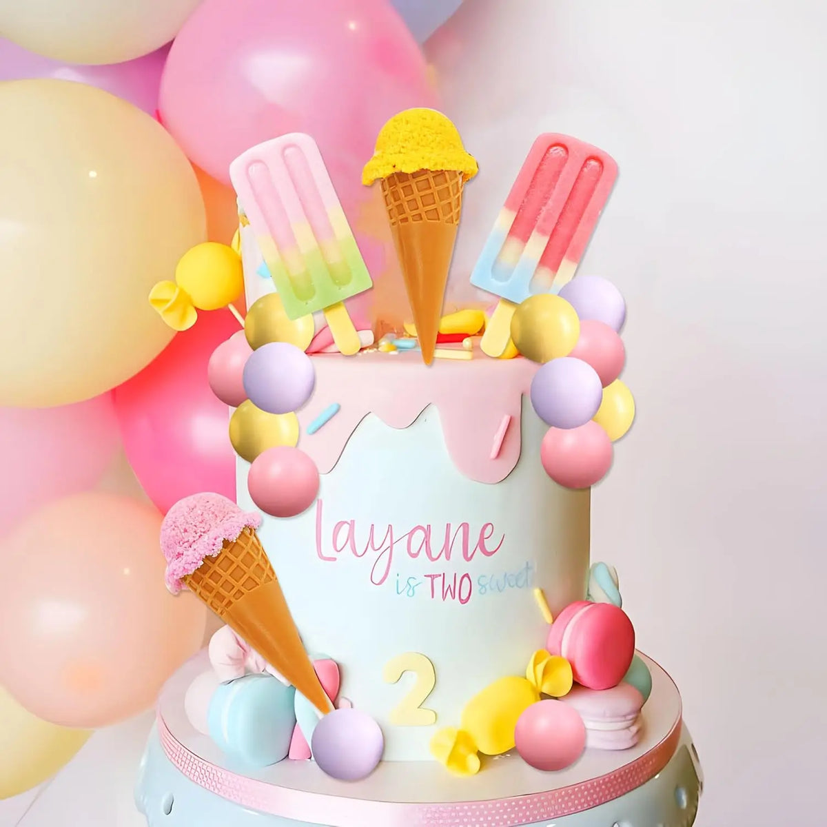 décoration gâteau anniversaire ballons bonbons glace moderne vert rose blanc