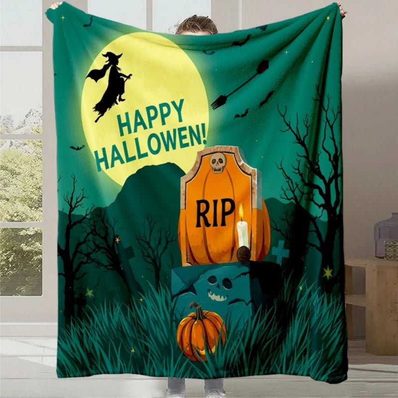 Une affiche d'Halloween festive avec une sorcière volant sur son balai, un cimetière avec une pierre tombale et des citrouilles dans un décor sombre et mystérieux.