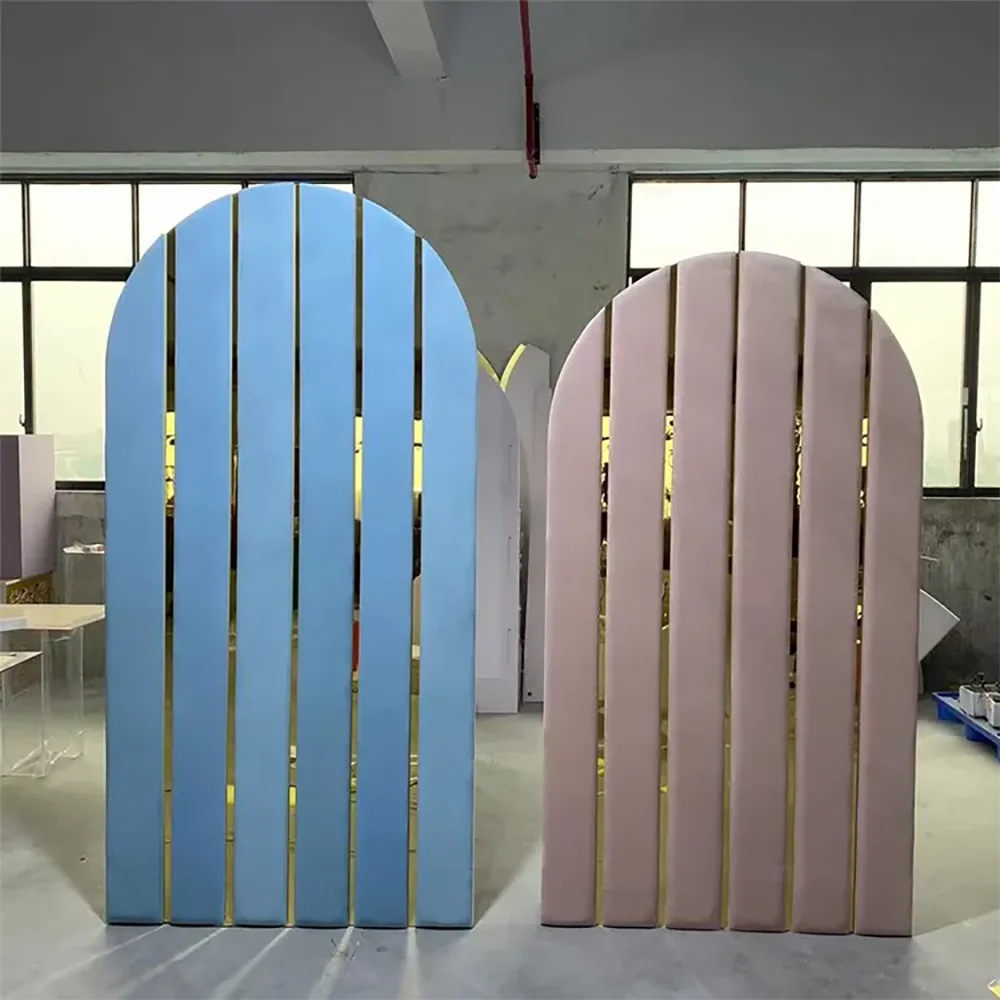 panneau porte jardin bleu rose doré rayures verticales modernes cubes lettres baby événement mariage