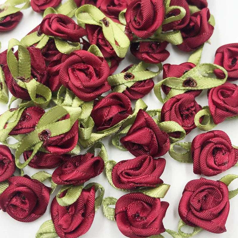 rubans satinés fleurs roses plissées décoratifs violet jaune bleu marine orange rouge