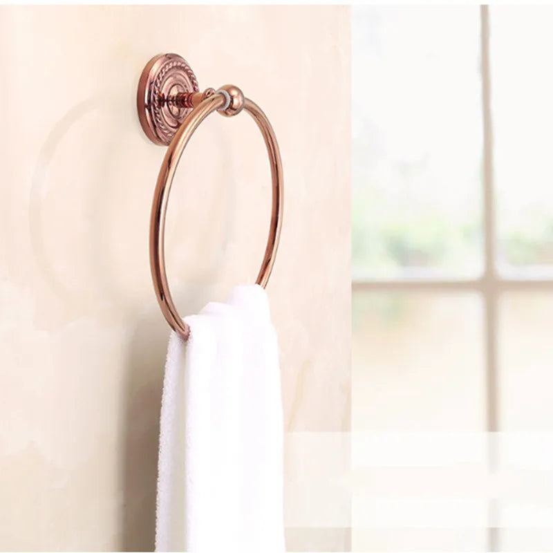 accessoires salle bain rose doré élégants finition laiton porte savon serviette vintage