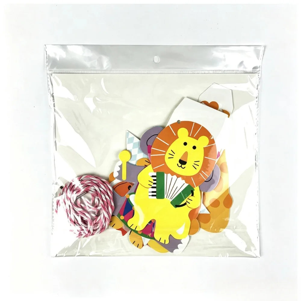 guirlande fête multicolore animaux mignons instruments papier étoile ruban pois scène rideaux enfants