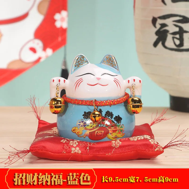 statue chat porte bonheur traditionnel chinois blanc jaune bleu symboles papillons caractères chinois