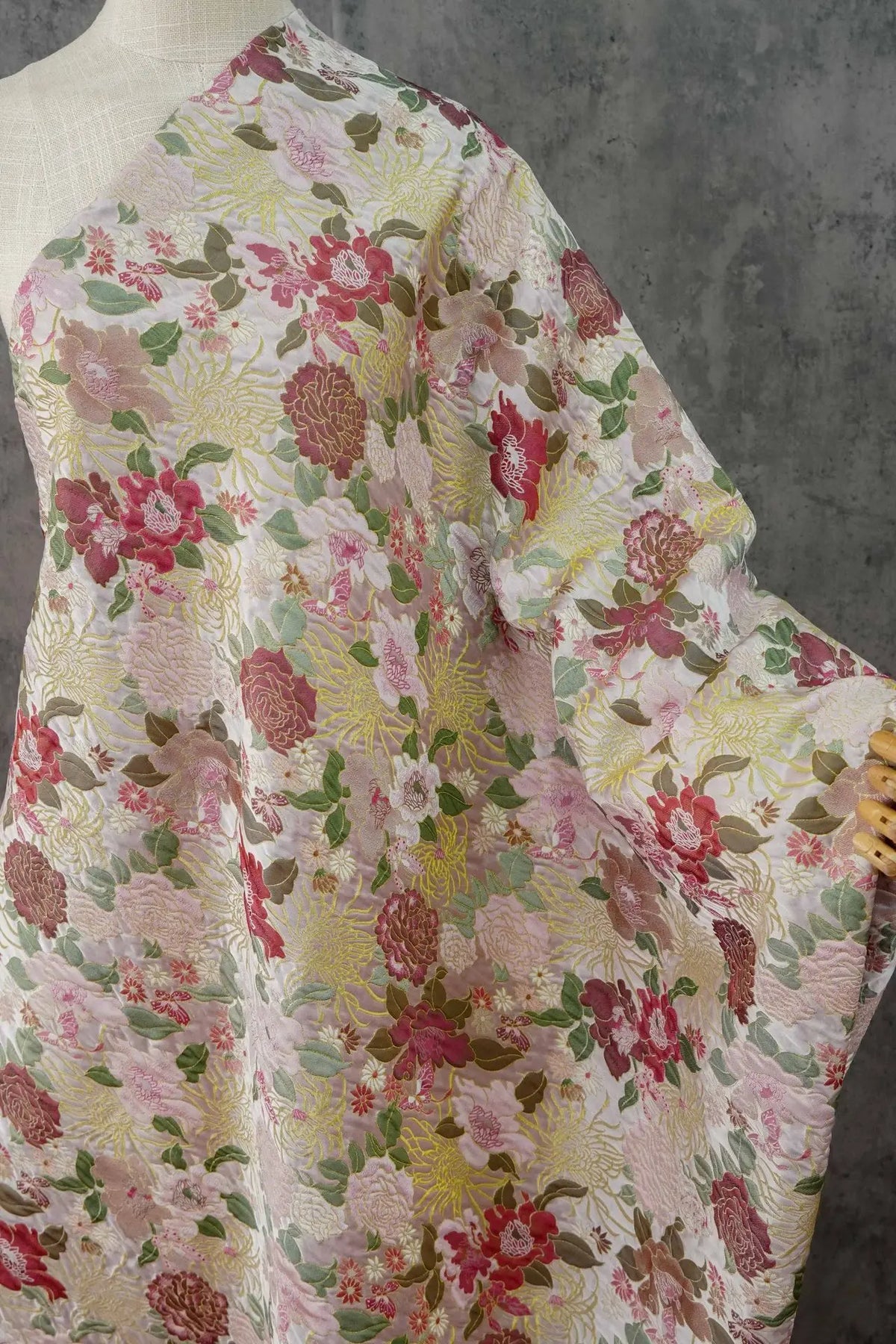 tissu imprimé rose fleurs complexes brodées tissu décoratif polyester large 150cm opacité élégant matériaux