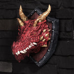 décoration murale tête dragon bouclier rouge or noir médiéval fantastique écailles détaillées rivets métalliques