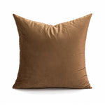 Coussin décoratif en velours couleur camel, élément de confort et de style pour un intérieur chaleureux.