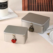 boîte métallique rangement verrouillable argentée rouge loquet cadenas decorative vintage shabby chic organisation bijoux