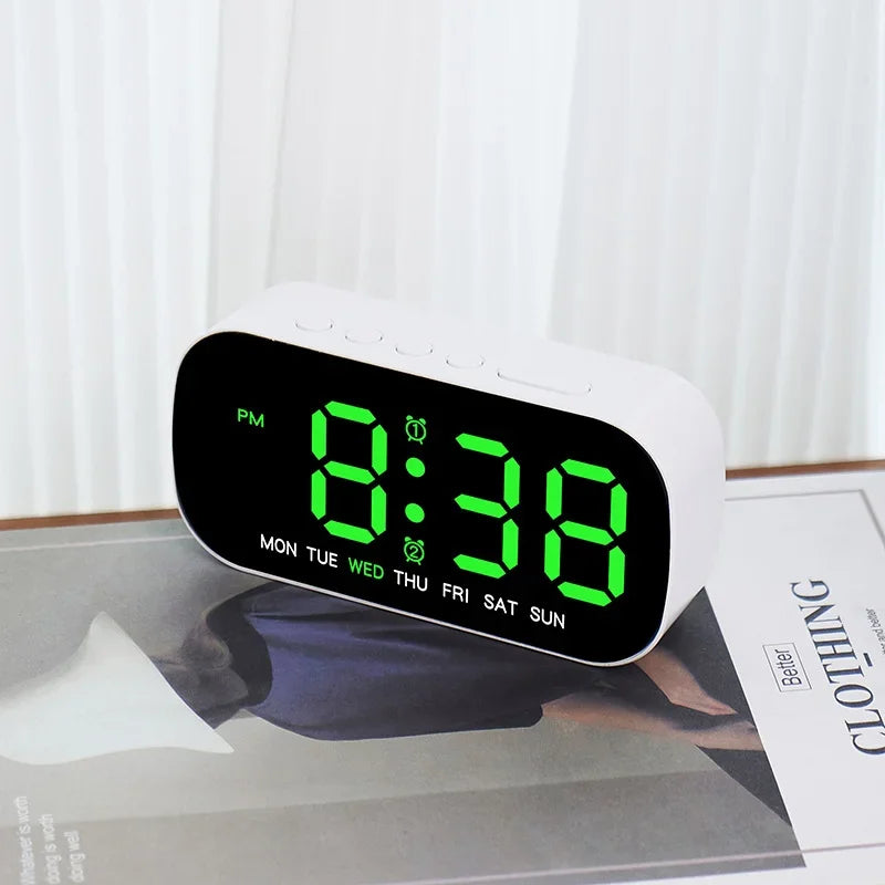réveil numérique led double alarme fonction snooze minimaliste affichage couleur moderne horloge 12 24h