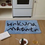 tapis antidérapant polyester lettres hakuna matata bleu clair beige rouge chambre bain imperméable résistantintérieur