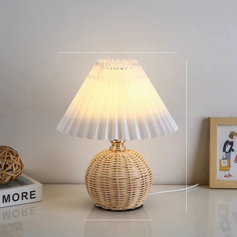 lampe table moderne tissu plissé beige clair vintage rotin led bouton poussoir