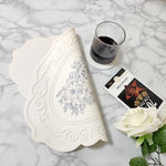 assiette fleur bleue silicone classique vintage beige blanc respectueuse environnement