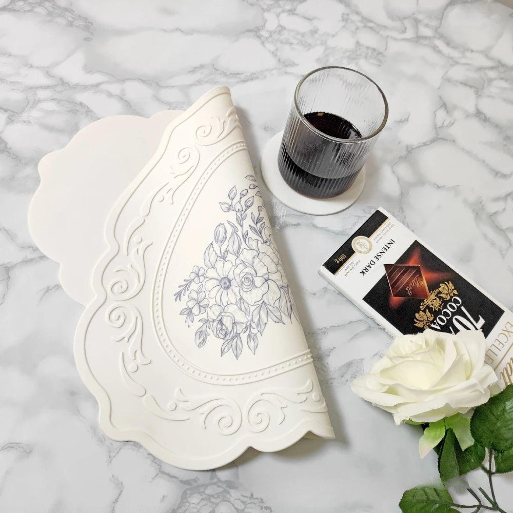 assiette fleur bleue silicone classique vintage beige blanc respectueuse environnement