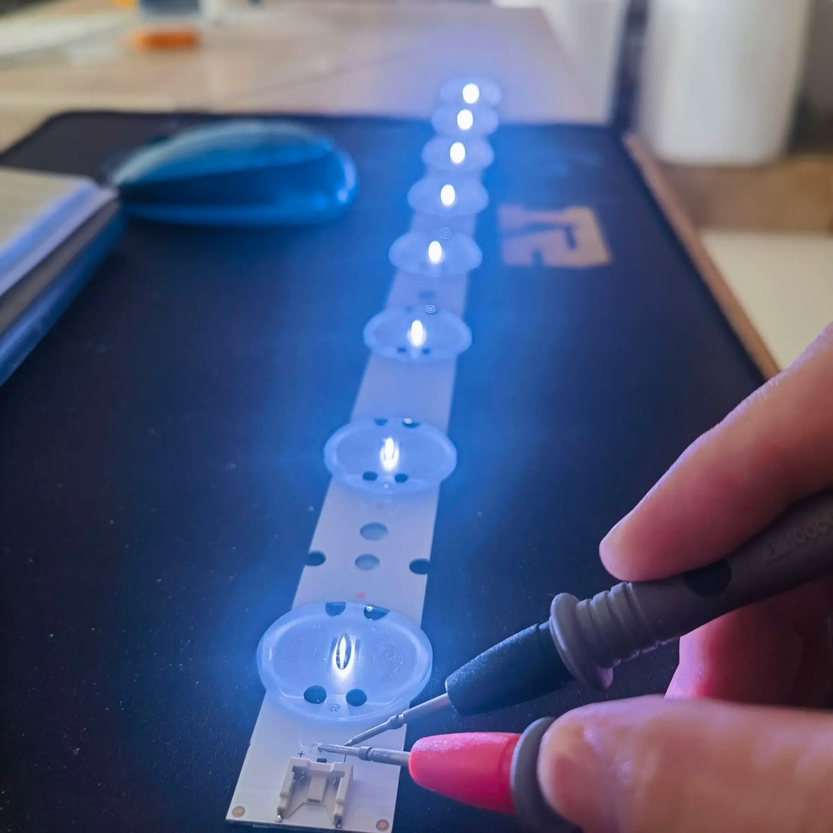 bande led blanc moderne connecteurs fixations téléviseur led remplacement blanc mat