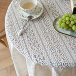 nappe table dentelle fine boho chic motifs floraux beige clair extérieur mariage printemps été
