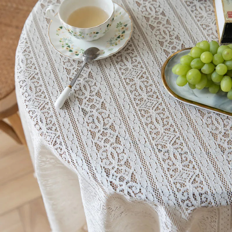 nappe table dentelle fine boho chic motifs floraux beige clair extérieur mariage printemps été