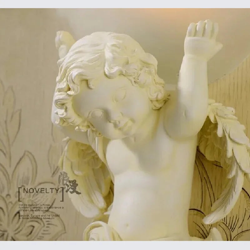 Comparaison des couleurs d'abat-jour blanc et noir pour applique murale
