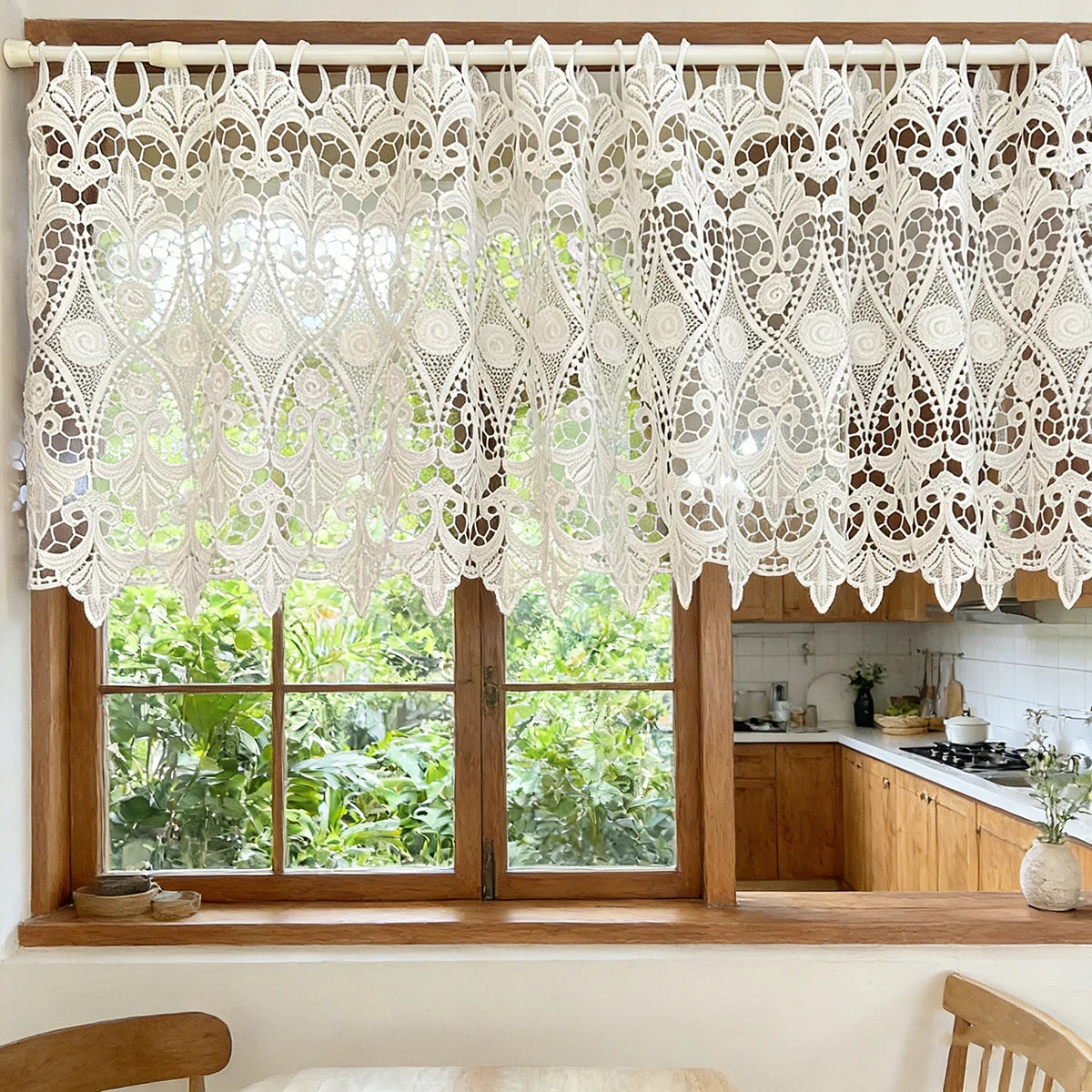 rideau blanc dentelle fleurs vintage translucide tringle bois chambre maison