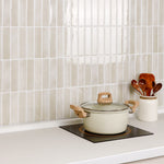 autocollants carrelage moderne beige clair imperméable facile nettoyage résistant eau chaleur surfaces bois verre