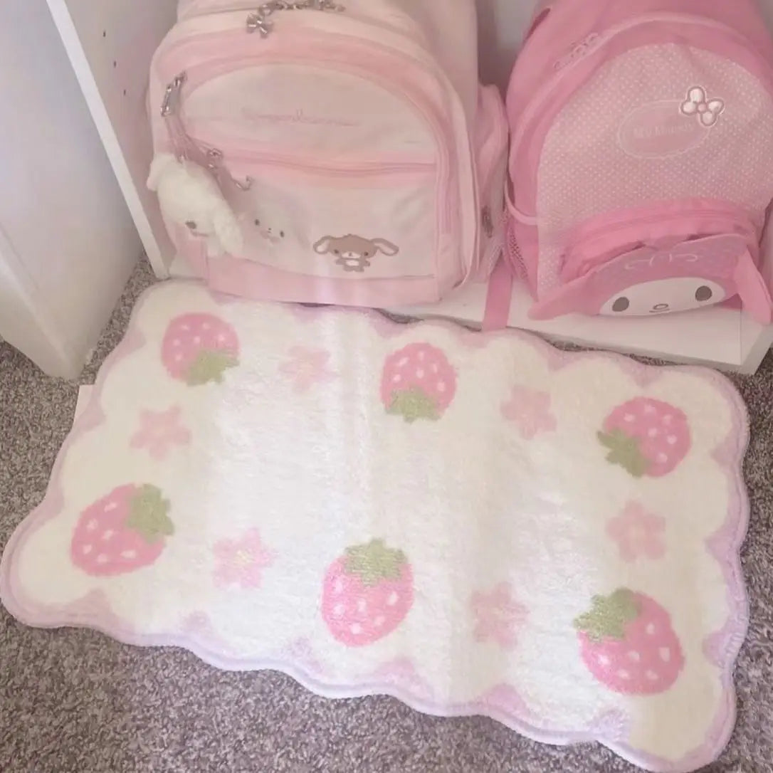 tapis rose fraises blanches bordure fleurs chambre enfant décoratif intérieur extérieur plage
